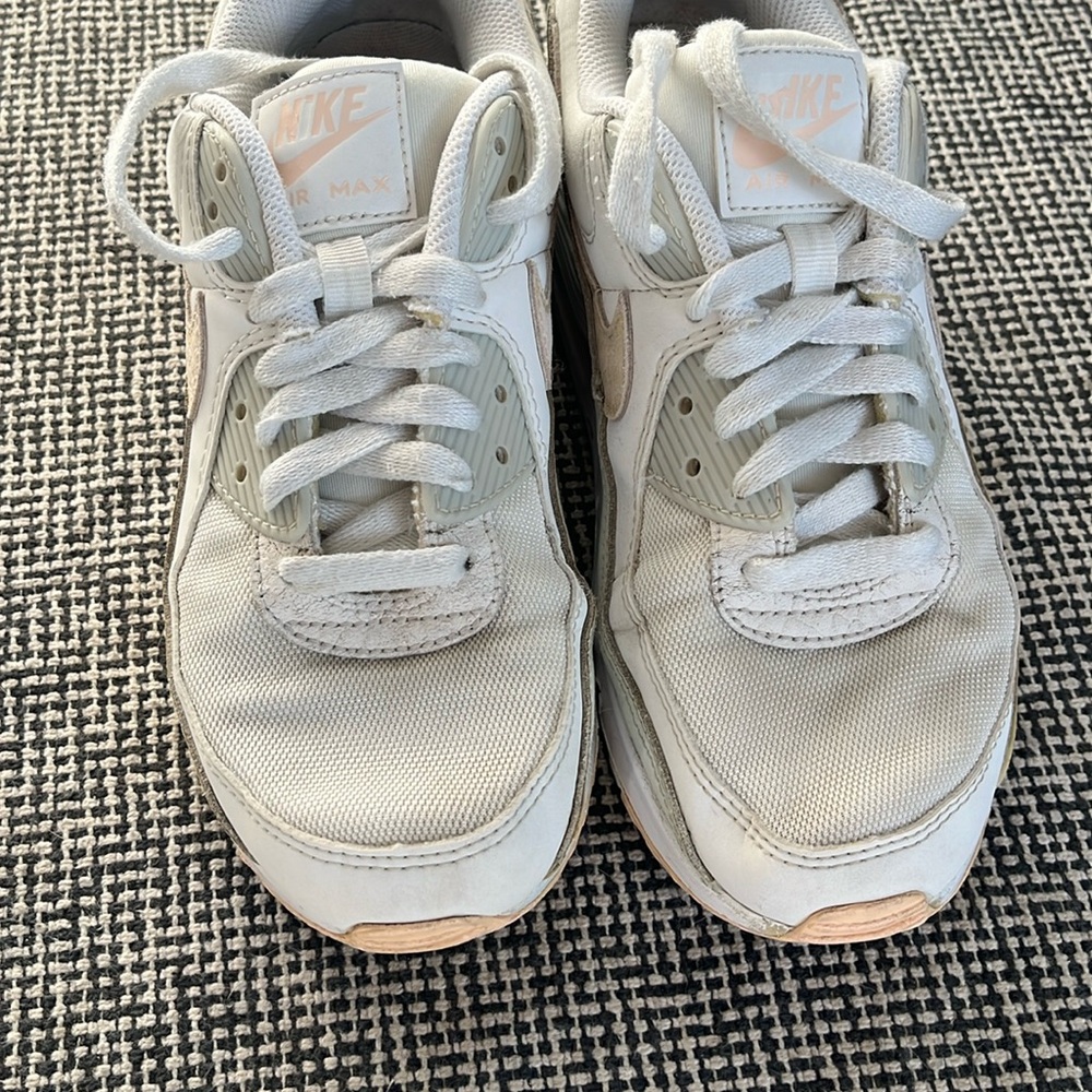 Women’s limited edition Nike air max’s size 7.5